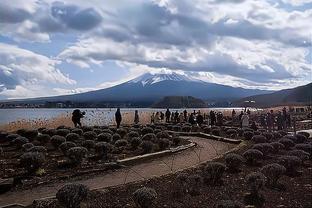 文班爆我也爆！浓眉首节4中4&罚球6中5 得到13分3板